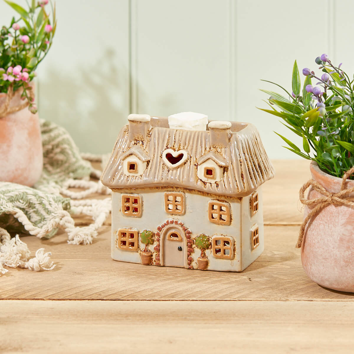 NEW Thatched Cottage Wax Warmer